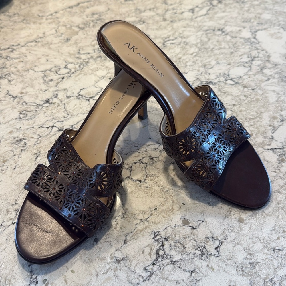 Brown Anne Klein kitten heel